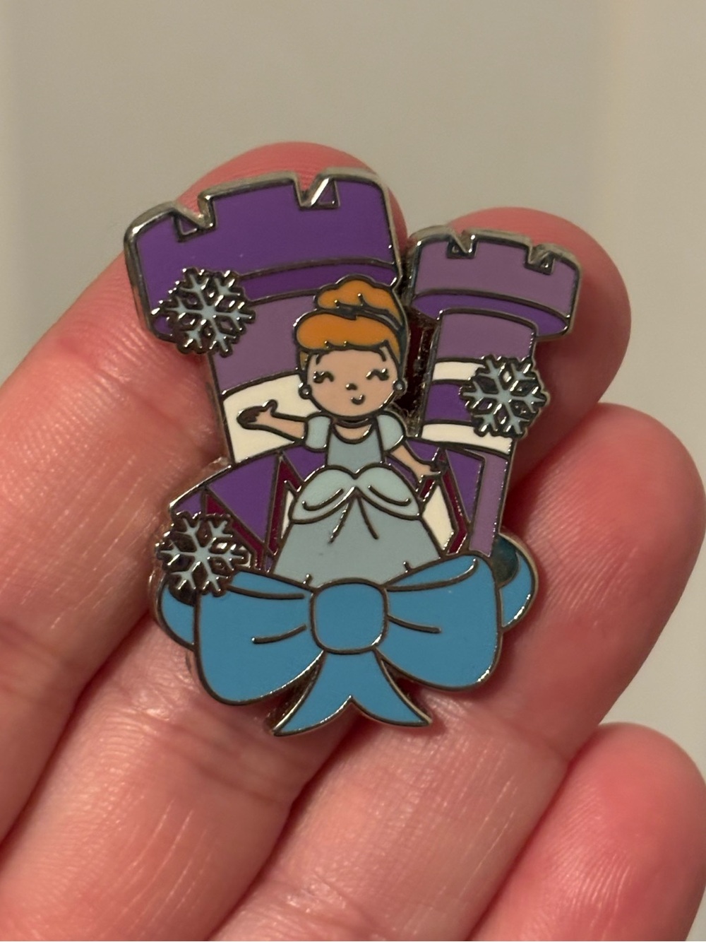 Disney - it’s a small world holiday 2022 Mystery Pin